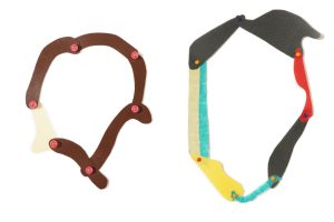 Collares de polímero con remaches de colores 2