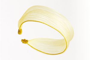 Cuello crin tubular, alambre bordado y bolas terciopelo