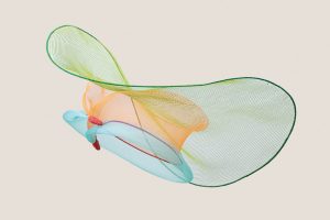 Sombrero tejido polímero, crin, alambre bordado y bolas de porcelana