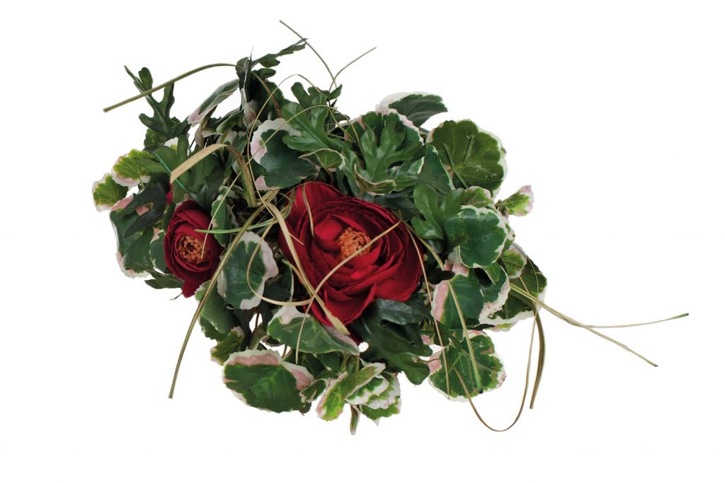 Tocado hojas enredadera con flores rojas y ramas