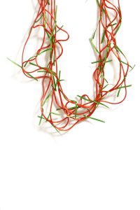 Collar de cola de ratón rojo y cinta de raso verde