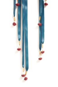 Collares de cinta de raso con pistilos de flor