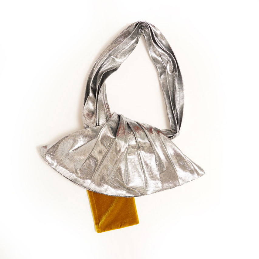 Foulard de seda plisada y terciopelo