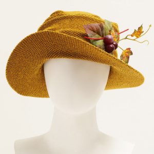 Sombrero de lana con adorno de hojas y uvas
