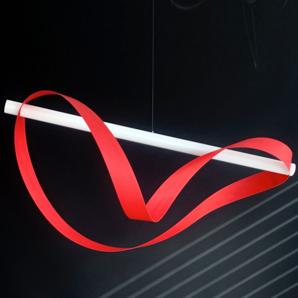 Lámpara. Madera y tubo led